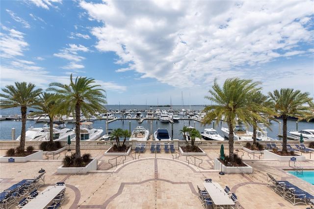 6054 YEATS MANOR DRIVE, Tampa, FL 33616