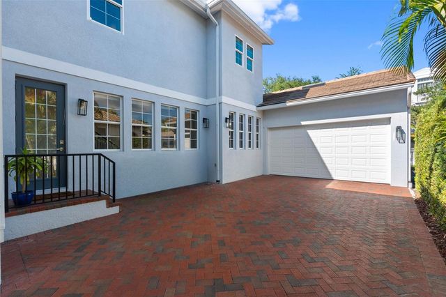 6054 YEATS MANOR DRIVE, Tampa, FL 33616