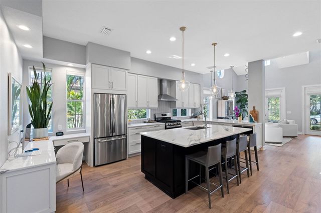 6054 YEATS MANOR DRIVE, Tampa, FL 33616