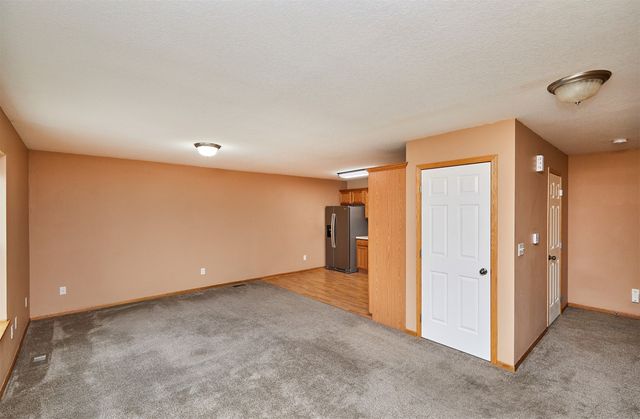 1143 SE Village View Lane, Ankeny, IA 50021