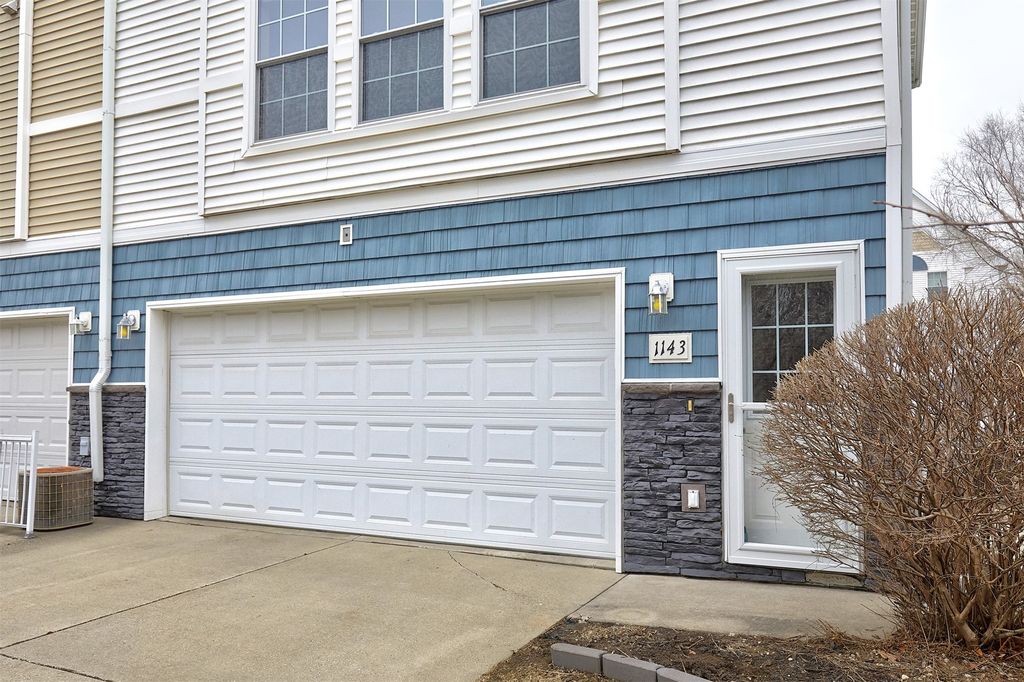 1143 SE Village View Lane, Ankeny, IA 50021