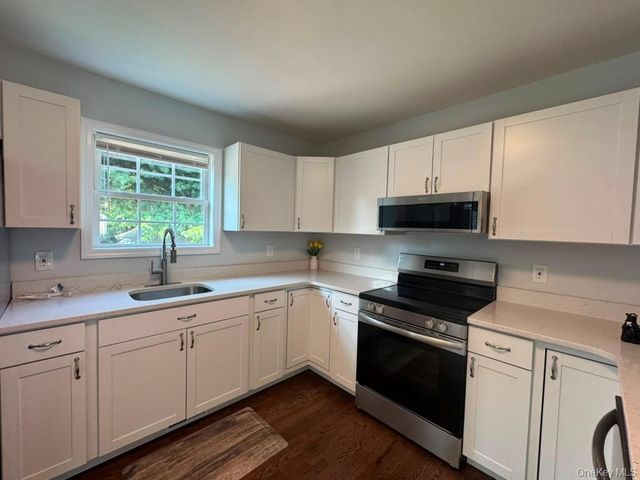 39 Seymour Drive, Shirley, NY 11967