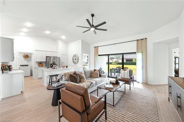 342 NE 14th TER, Cape Coral, FL 33909