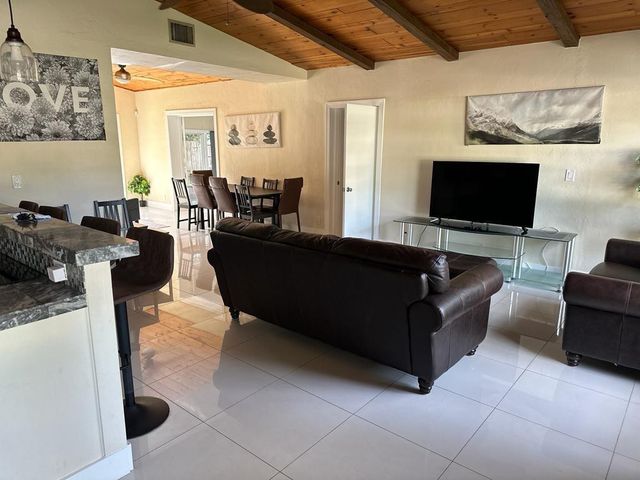 370 Delaware Avenue, Fort Lauderdale, FL 33312