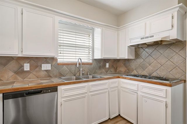 25519 Many Oak Drive, Spring, TX 77380