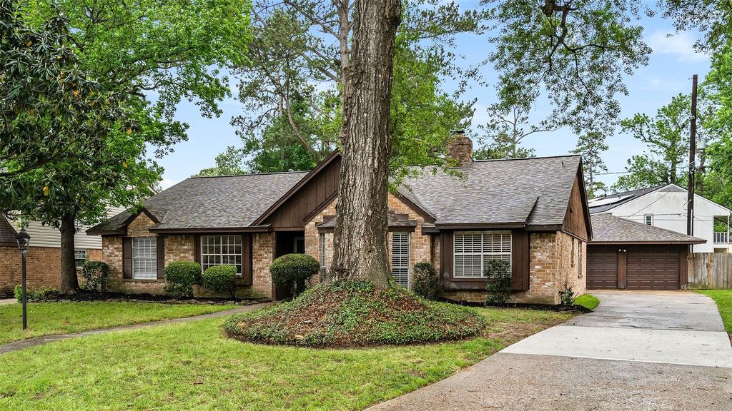 25519 Many Oak Drive, Spring, TX 77380