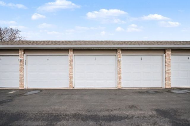 16032 Crystal Creek Drive 2B, Orland Park, IL 60462