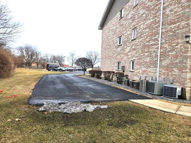 16032 Crystal Creek Drive 2B, Orland Park, IL 60462