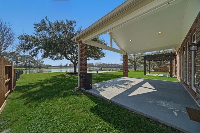 422 Bridge Crest Boulevard, Houston, TX 77082