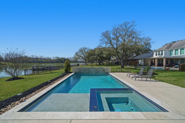 422 Bridge Crest Boulevard, Houston, TX 77082