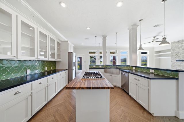 422 Bridge Crest Boulevard, Houston, TX 77082