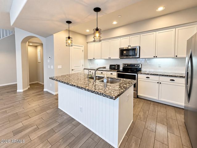 3935 E ROUGH RIDER Road 1268, Phoenix, AZ 85050