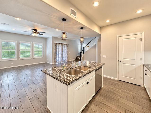 3935 E ROUGH RIDER Road 1268, Phoenix, AZ 85050