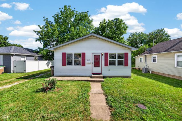 2231 Mapleton Court, Columbus, IN 47201