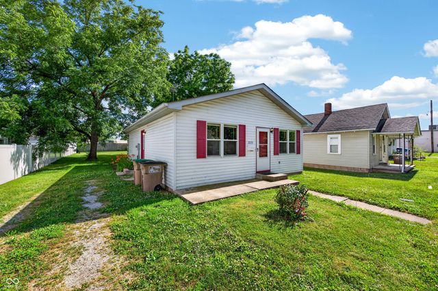 2231 Mapleton Court, Columbus, IN 47201