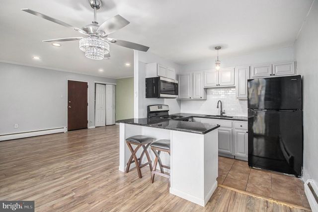 100 E GLENOLDEN AVE #R9, Glenolden, PA 19036