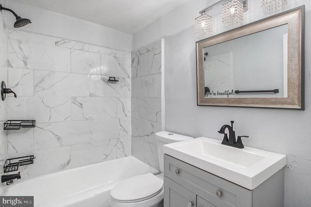 100 E GLENOLDEN AVE #R9, Glenolden, PA 19036