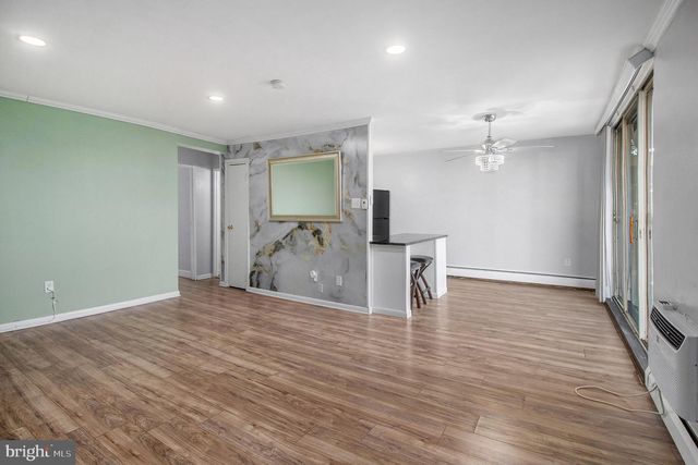 100 E GLENOLDEN AVE #R9, Glenolden, PA 19036