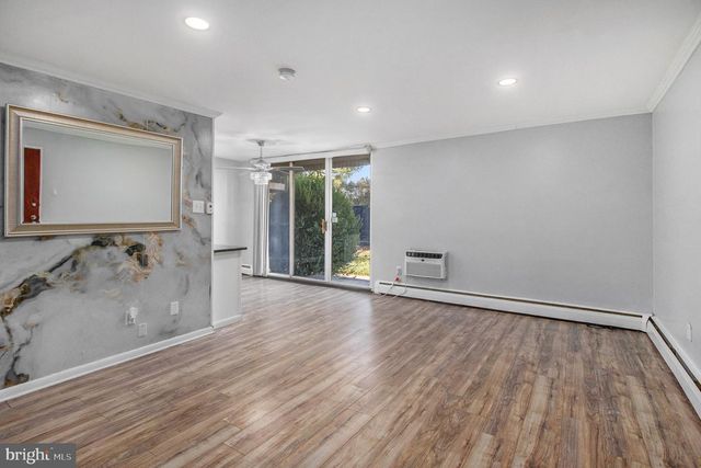 100 E GLENOLDEN AVE #R9, Glenolden, PA 19036