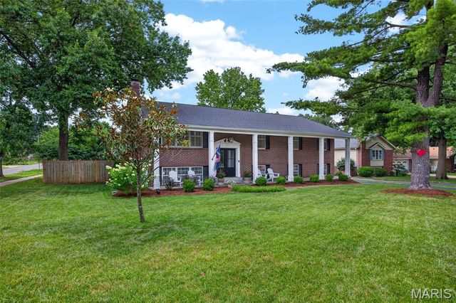 1120 Hollin Court, St Louis, MO 63131