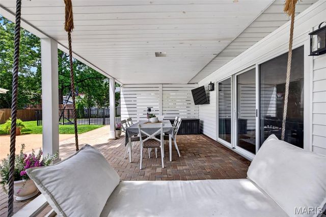 1120 Hollin Court, St Louis, MO 63131