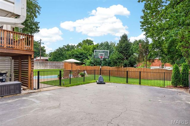 1120 Hollin Court, St Louis, MO 63131