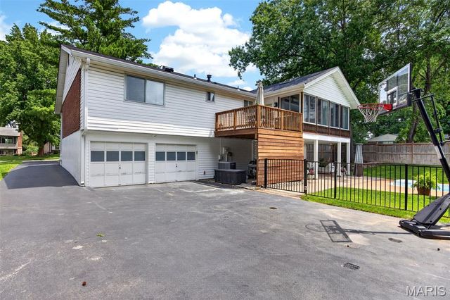 1120 Hollin Court, St Louis, MO 63131