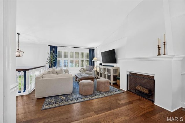 1120 Hollin Court, St Louis, MO 63131