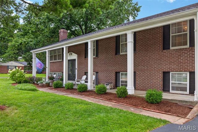 1120 Hollin Court, St Louis, MO 63131