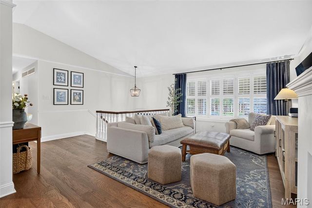 1120 Hollin Court, St Louis, MO 63131