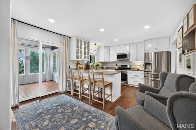 1120 Hollin Court, St Louis, MO 63131