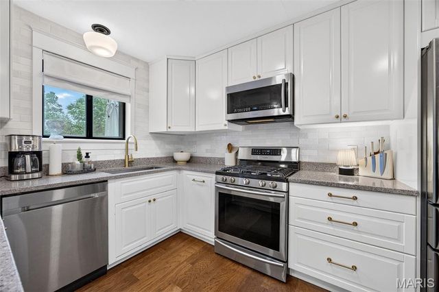 1120 Hollin Court, St Louis, MO 63131