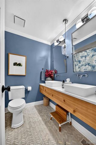 1120 Hollin Court, St Louis, MO 63131
