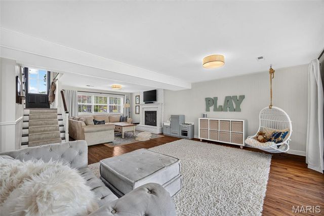 1120 Hollin Court, St Louis, MO 63131