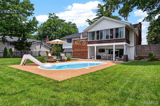 1120 Hollin Court, St Louis, MO 63131