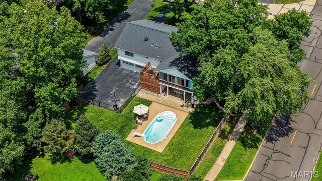1120 Hollin Court, St Louis, MO 63131