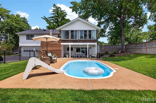 1120 Hollin Court, St Louis, MO 63131