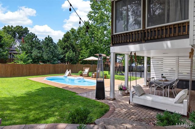 1120 Hollin Court, St Louis, MO 63131