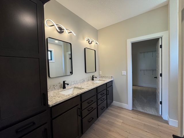 1413 Colonial Court, Eldridge, IA 52748