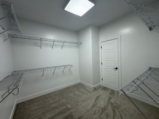 1413 Colonial Court, Eldridge, IA 52748