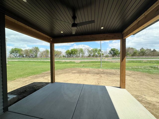 1413 Colonial Court, Eldridge, IA 52748
