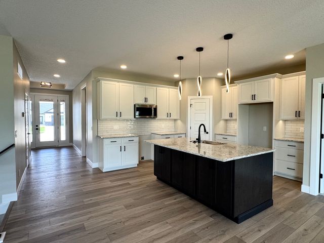 1413 Colonial Court, Eldridge, IA 52748