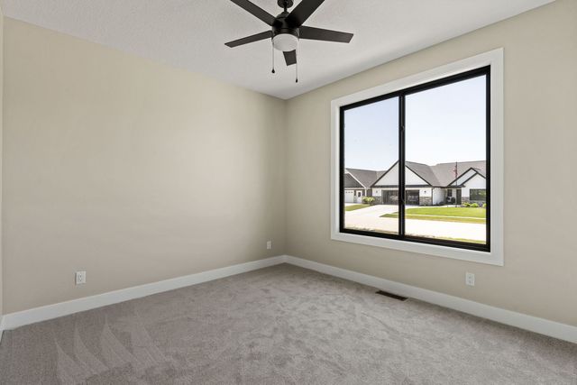 1413 Colonial Court, Eldridge, IA 52748