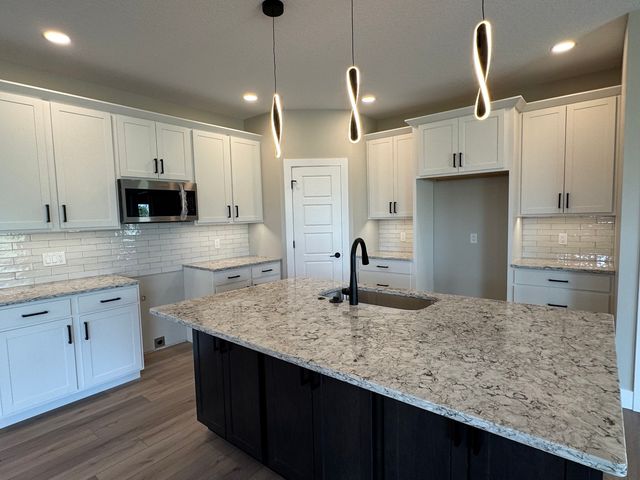 1413 Colonial Court, Eldridge, IA 52748