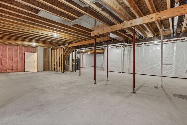 1413 Colonial Court, Eldridge, IA 52748