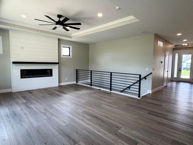 1413 Colonial Court, Eldridge, IA 52748