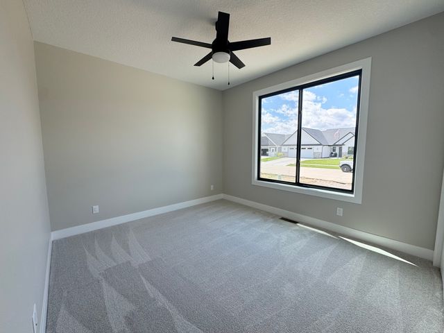 1413 Colonial Court, Eldridge, IA 52748