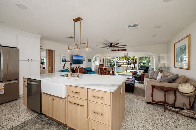 9298 SUN ISLE DRIVE NE, St Petersburg, FL 33702