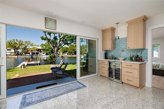 9298 SUN ISLE DRIVE NE, St Petersburg, FL 33702