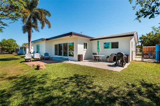 9298 SUN ISLE DRIVE NE, St Petersburg, FL 33702